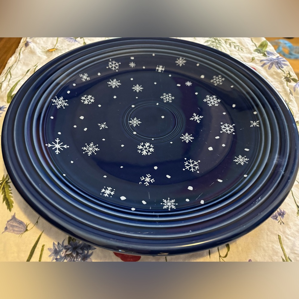 ❄️Fiesta Serving Platter 12" Dark Blue w/ White Snowflakes❄️ RETIRED ❄️ - Picture 5 of 10